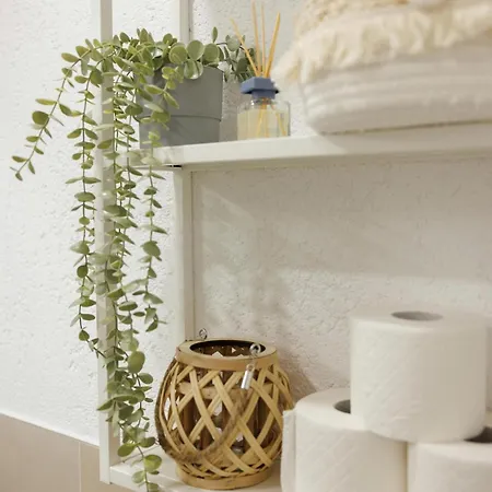 Schoene Mit Terrasse Naehe Airport דירה