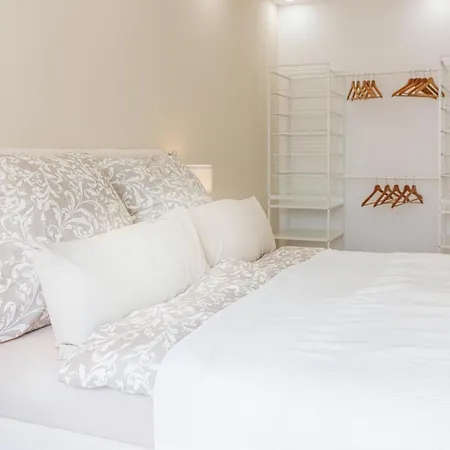 Schoene Mit Terrasse Naehe Airport שונפלד