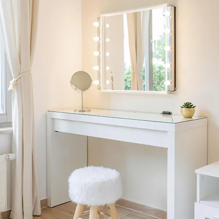 Schoene Mit Terrasse Naehe Airport * שונפלד