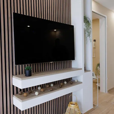 Schoene Mit Terrasse Naehe Airport שונפלד