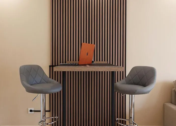 Schoene Mit Terrasse Naehe Airport شونيفيلد