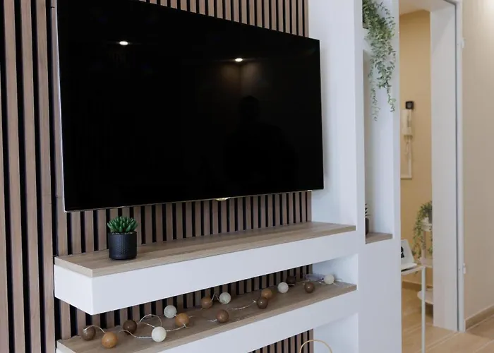 Schoene Mit Terrasse Naehe Airport شونيفيلد