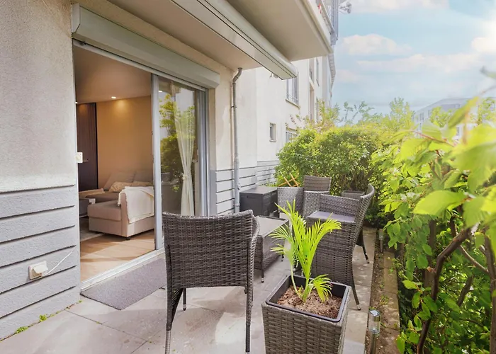 Schoene Mit Terrasse Naehe Airport *